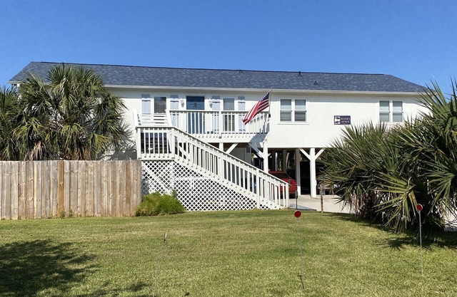 SNOWBIRD DISCOUNT! Partial OCEAN VIEW! Fenced yard bring doggo. WaterFront DOCK