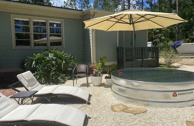 Snowbird Friendly House. Stock Tank Pool. Fire Pit. Electric Vehicle charging