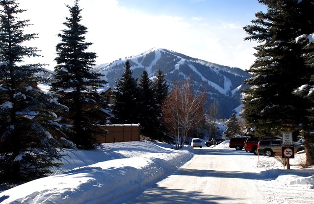 Snowcreek Location! Heart of Sun Valley on Dollar's Doorstep 2BR 2Bath Full Loft