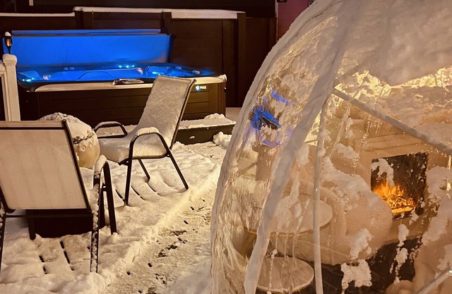 SnowFlake Suite, SnowGlobe with hottub