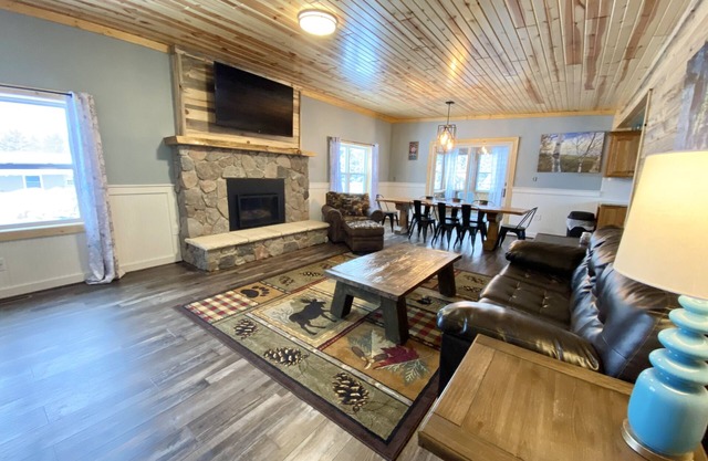 Snowmobile Friendly! Ample Parking-only 1 block to trail! Clean w cozy Fireplace