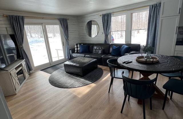 SNOWMOBILERS PARADISE! Trail access from front door! Up North Quiet Getaway!