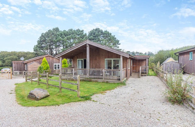 Snowy Owl - Two Bedroom House, Sleeps 4