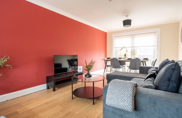 Snug Modern Home in Grangemouth