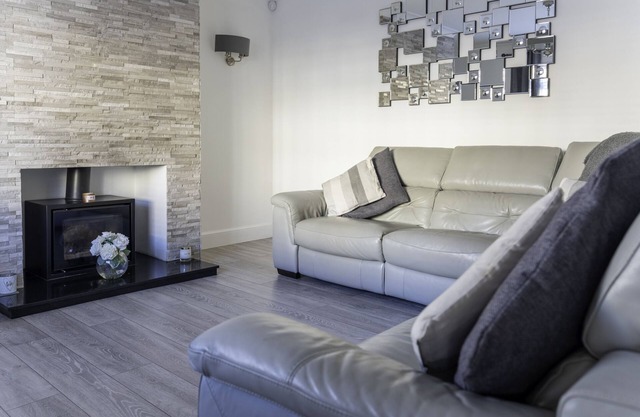 Snug Modern Home in Airdrie