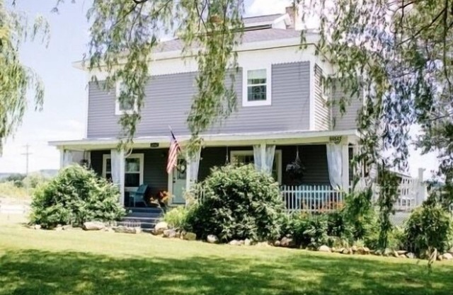 Snuggled in snow country-Private get-away from the city—pet friendly countryhome