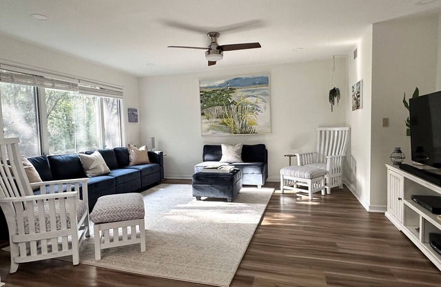 So close to the beach! Beautifully renovated villa 3BD 3BA. Fairway Oaks W Beach
