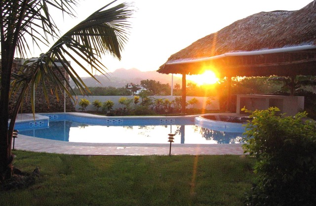 Soak in the Sun, Sand and Scenery-walk to Beach-Best Rates for LUXURY & VIEW