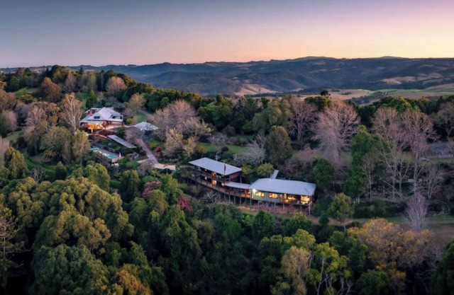 Soar Above the Dorrigo Plateau in a Mountain Retreat in 300 acres of Rainforest!
