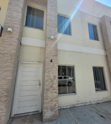 Sobrado 4 amplo e confortável em condomínio