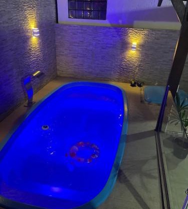 Sobrado com piscina no Santinho