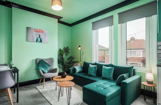 Social Media Adventure - 3 Bed 10% off Long stays