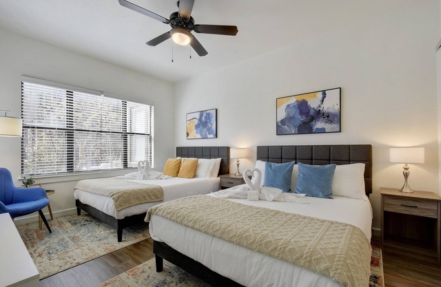SoCo Urban Paradise - Best Location! - Pool, Gym, Rooftop, Free Parking