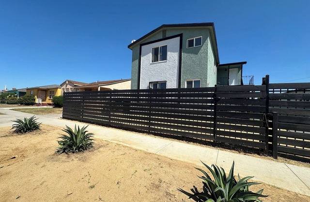 Sofi, Kia forum- intuit dome 1-bedroom home Los Angeles upstairs right