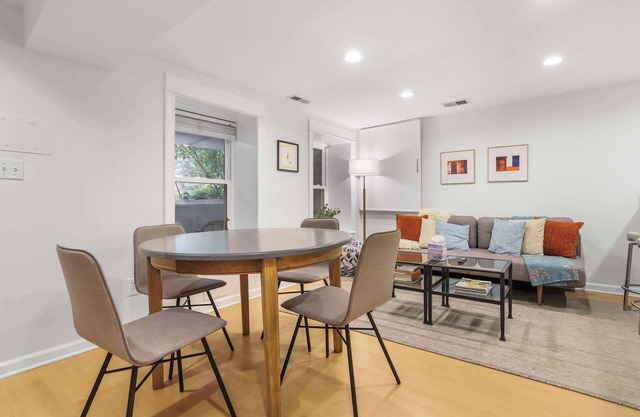 Sojourn Cap. Hill Bliss w/Sunroom & Front Patio