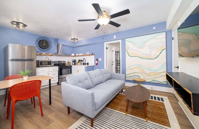 Sojourn's Harborage - Coral Suite