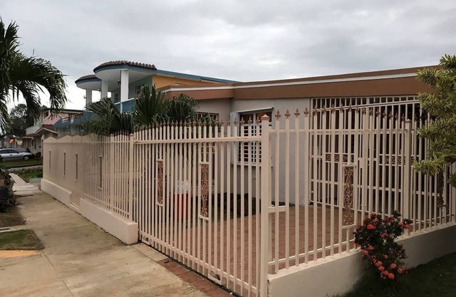 Solar Powered Home 10 minutes drive to the beach and SJU airport!