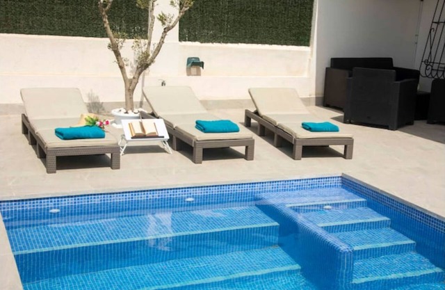 SOLEADA HOUSE. Heated and private swimming pool.