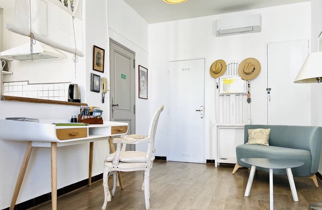 Soleïado St Remy Centre Aircon view and decor chosen for your comfort