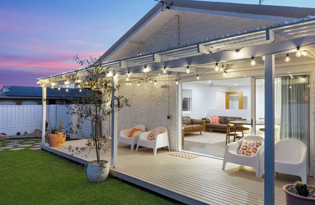 Solis House: luxury, spacious, family, pets, coastal, surfing, beach, fishing.