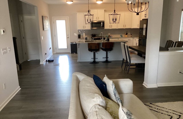 Solitude and comfort. Home away from home. Peaceful and family-friendly.