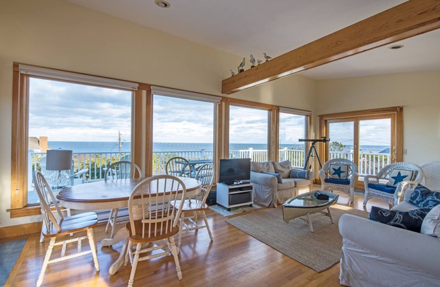 Solymar - Fabulous Oceanfront - 150 steps to stairs to the Beach!