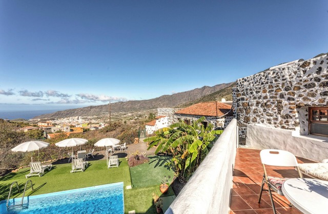 Sombrero de Pico B, El Paso, with shared pool