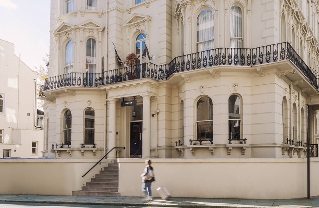 Sonder Kensington Gardens | Single Room w/Balcony