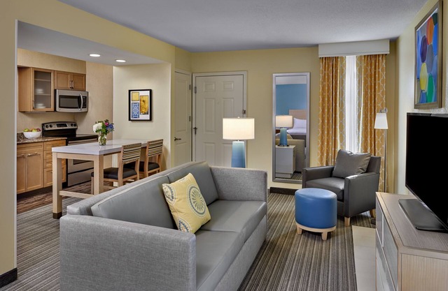 Sonesta Simply Suites Cleveland Airport