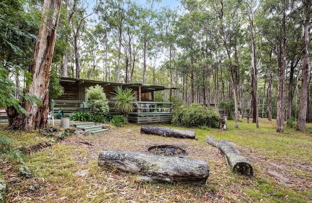 Song Bird - Nestled in a peaceful bush setting lies this tranquil getaway