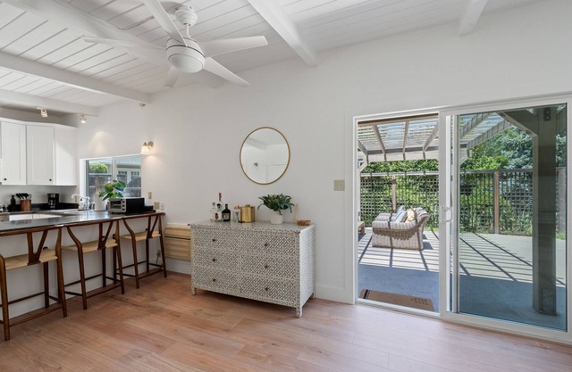 Sonoma Cottage- walk to wine tasting