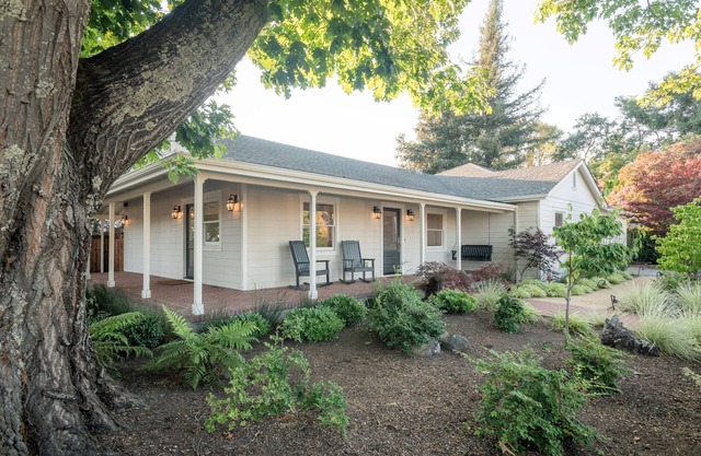 Sonoma Square Gem! Charming New Farmhouse w Pool + Private Detached Guest Suite