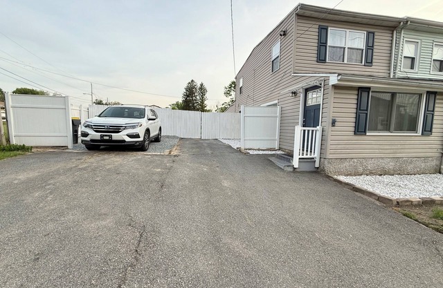 Soothing 3-bedroom 1 bath house with A/C in Wilmington.