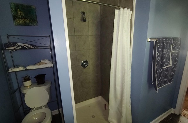 Soothing cabin with AC and a hot tub in charming Conover