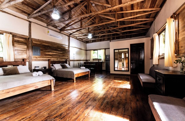 Soothing Pochote country house with WiFi in Cañafistula