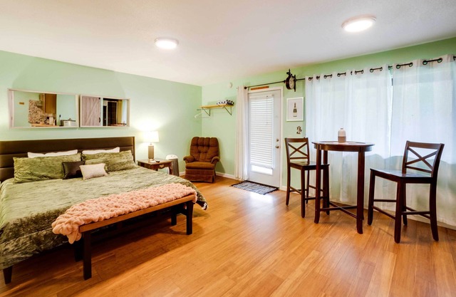 Soothing Studio w/Lush Views: 2 Mi to Beach!
