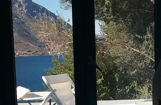 Sophie's Boutique Home - modern Greek house with outside Jacuzzi,