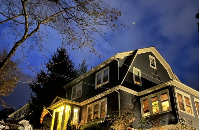 Sophisticated 3 BR Home in the Heart of Worcester : Urban Oasis w/Hot Tub