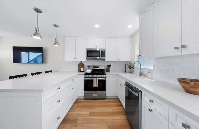 Sophisticated Comfort 2BR Condo w/Parking
