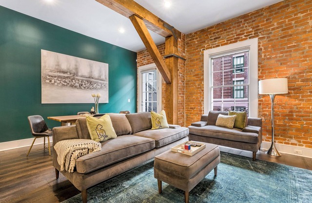 💚SOPHISTICATED SOUTHERN STYLE DOWNTOWN! LG Living Area + Spacious Private Balcony! | The Pelican