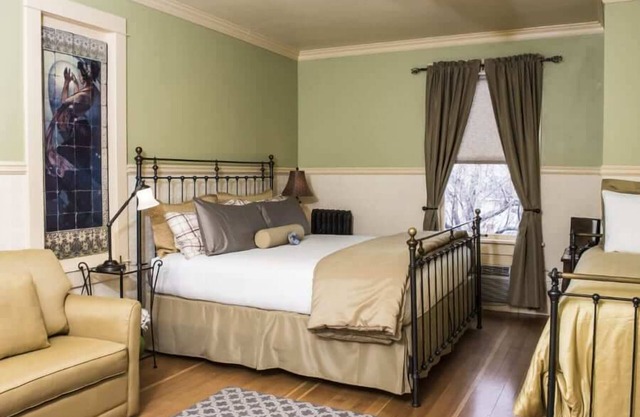 Sophisticated Stay Near Cody Night Rodeo & Yellowstone Park Entrance