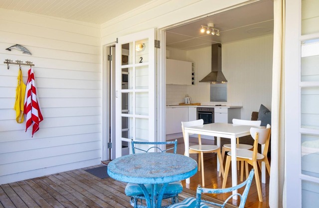 Sorrento Beach Cottages #2 - 1 NIGHT FREE!* - Gorgeous beach cottages with a 2 min walk to Sorrento shops.