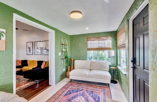 SoSo Cactus House - Spanish-Style, Historic Charm