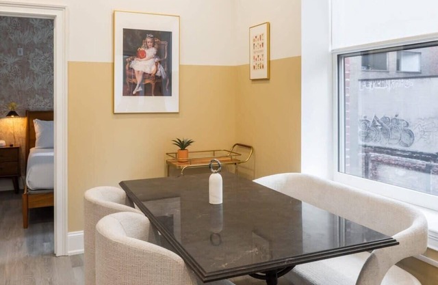 Sosuite | 1BR Apt w W/D, Large Dining Seating