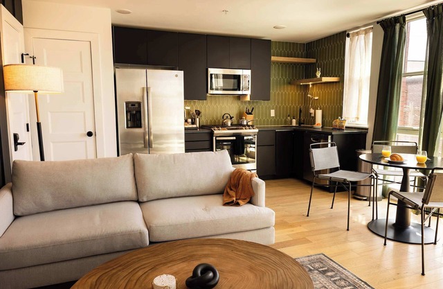 Sosuite | 2BR Apt w W/D, Split Level