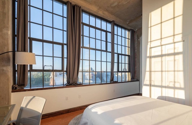 Sosuite 3BR Apt w Balcony, W/d, Gym, On-site Bar