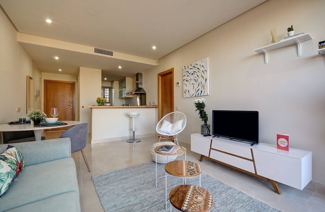 Sotoserena Tropical design and tropical garden apartment -sleeps 4-Gym,Sauna, Pools