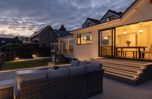 SOU WEST, pet friendly, character holiday cottage in Hope Cove