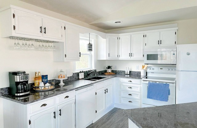 Sound Front Cottage in Collington Harbour