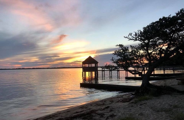 Soundfront Beach House with Kayaks, Sailboat & lots of Beach Toys!
